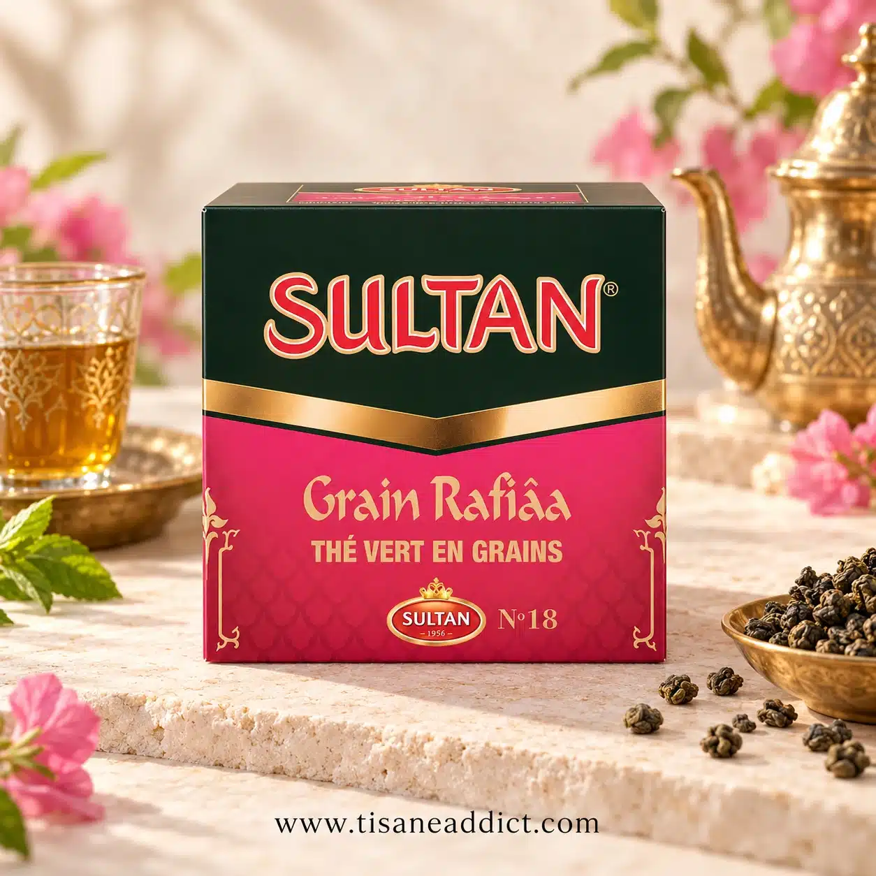 Boîte de thé vert Grain Rafiâa Sultan présentée de face avec des grains de thé vert
